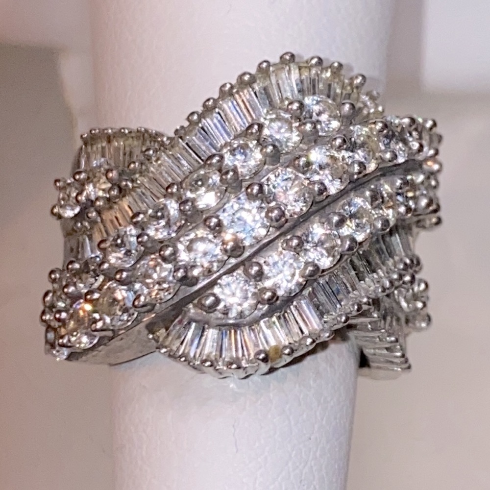 Bella Luce White Diamond Simulant Ring